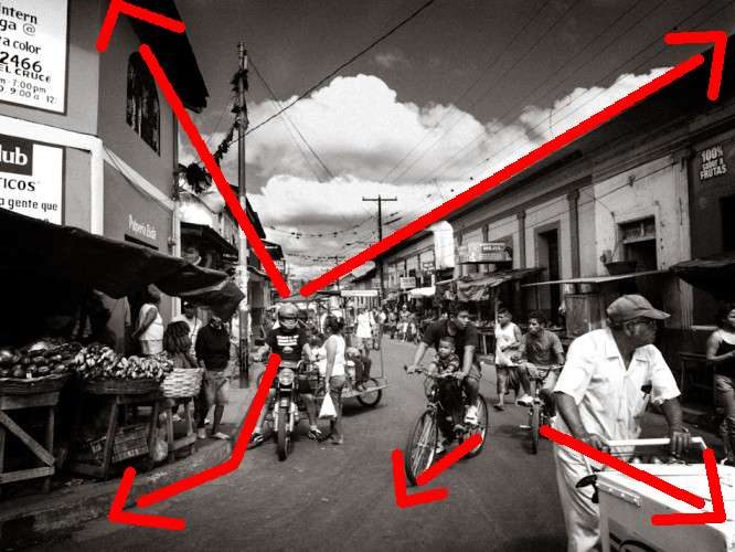 Black and white street scene in a Nicaraguan market, with red arrows showing the diagonal lines the eye follows