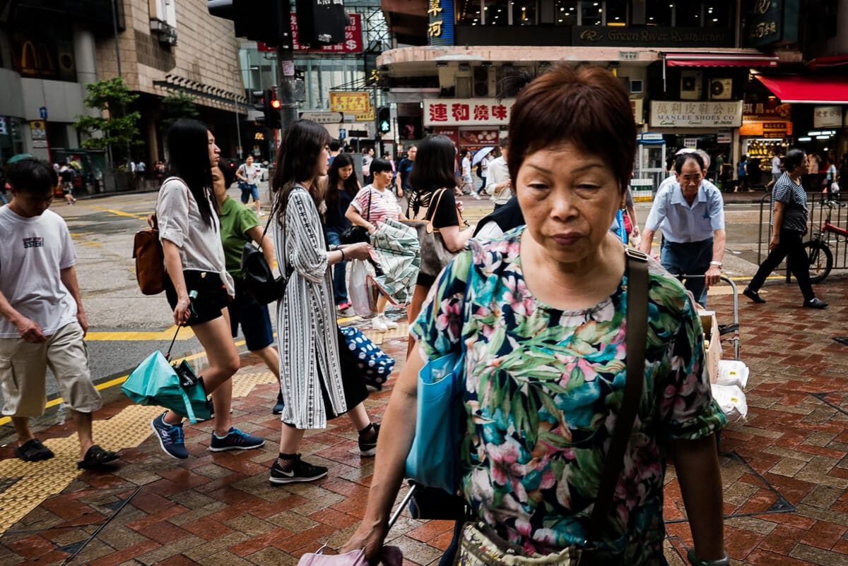 Street photography in Hong Kong by Olivier Duong